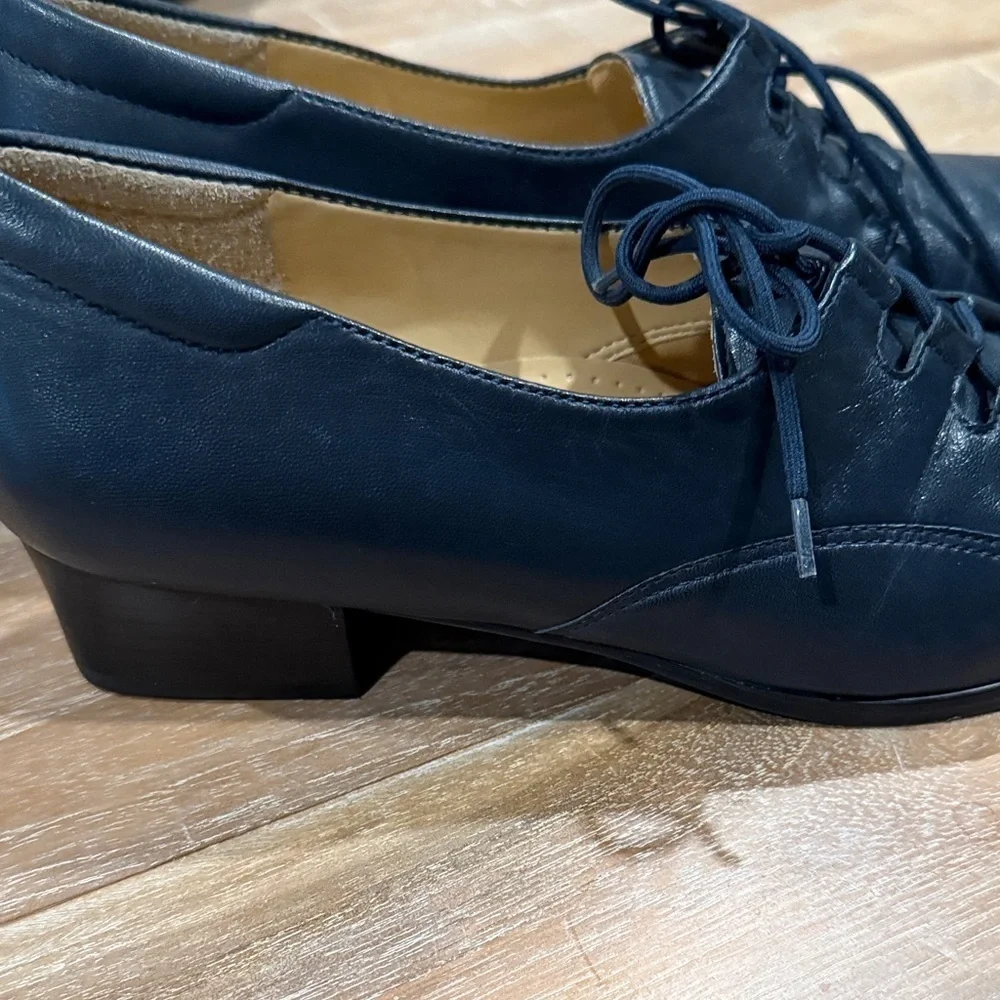 Trotters  Navy Leather Heels sz 8 1/2 N